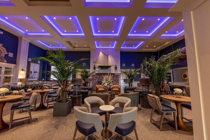 Lobby lounge