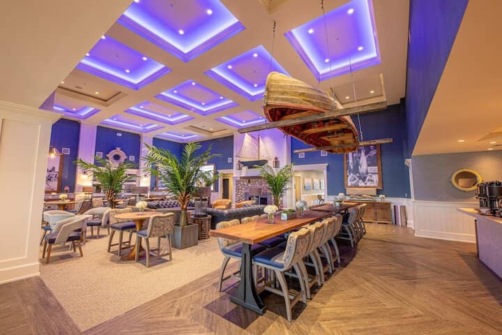 Lobby lounge
